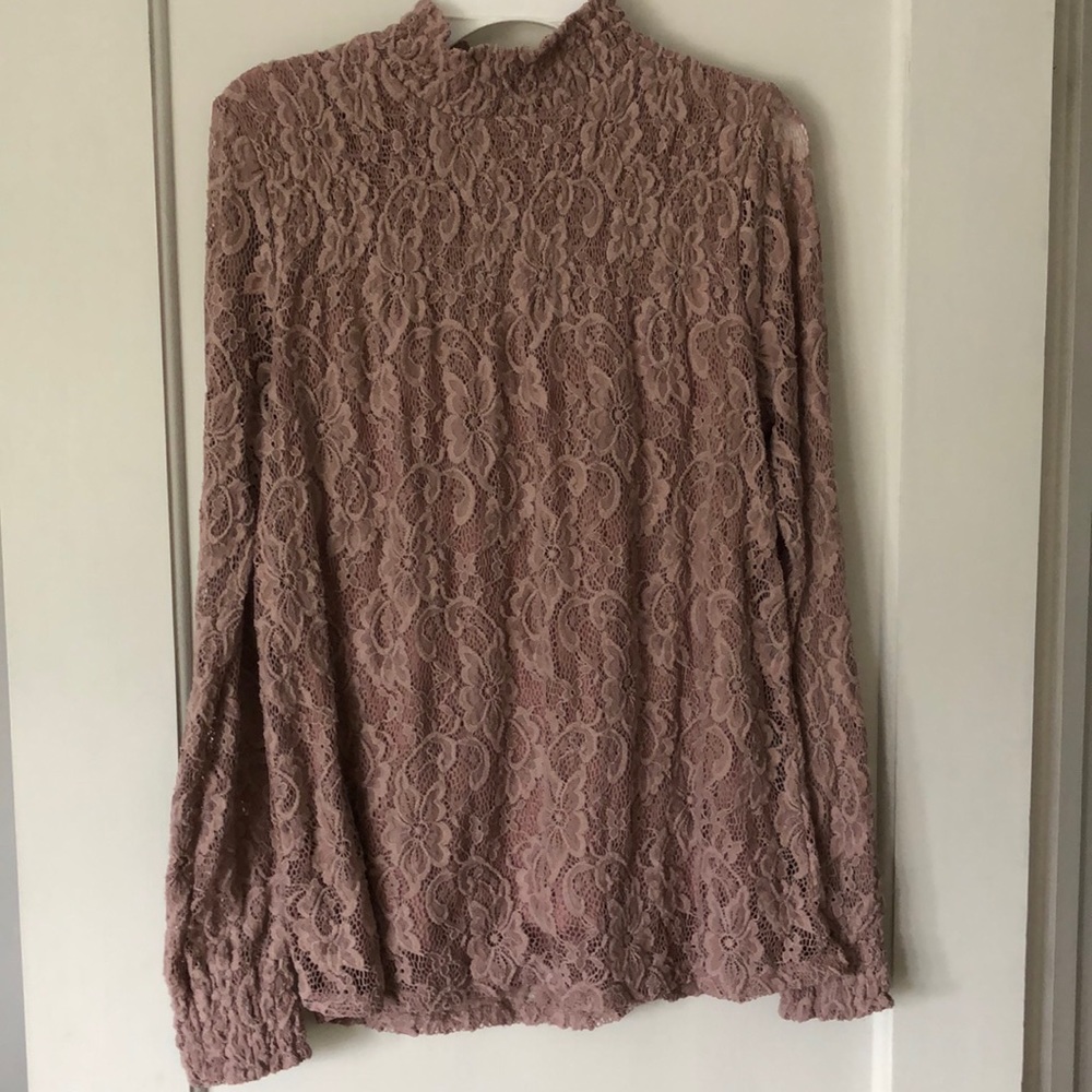 Cable & Gauge mauve, lace overlay top. Lined. Stand up turtleneck. Size s/p. EUC